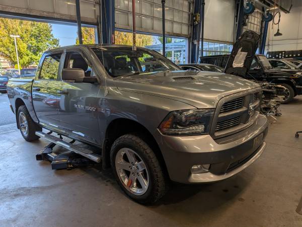 2012 Dodge, dovoz Kanada — foto 4 z 7