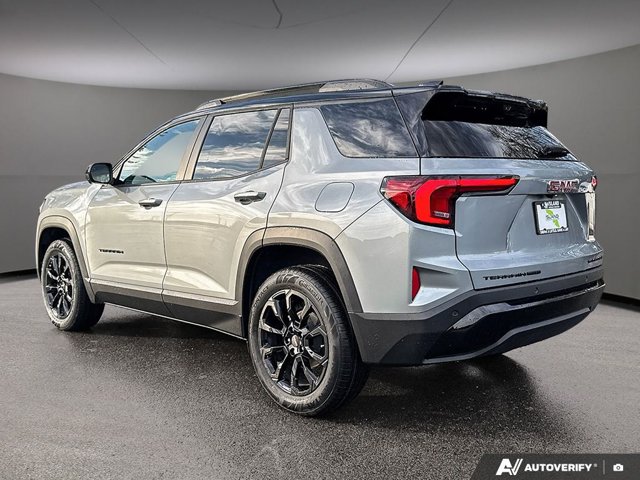 2026 GMC Terrain AWD Elevation, šedá, 18 km, dovoz Kanada — foto 3 z 20