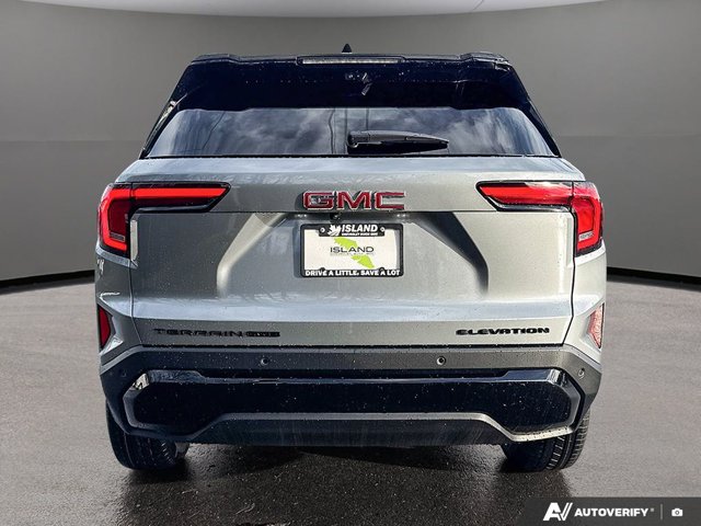2026 GMC Terrain AWD Elevation, šedá, 18 km, dovoz Kanada — foto 4 z 20