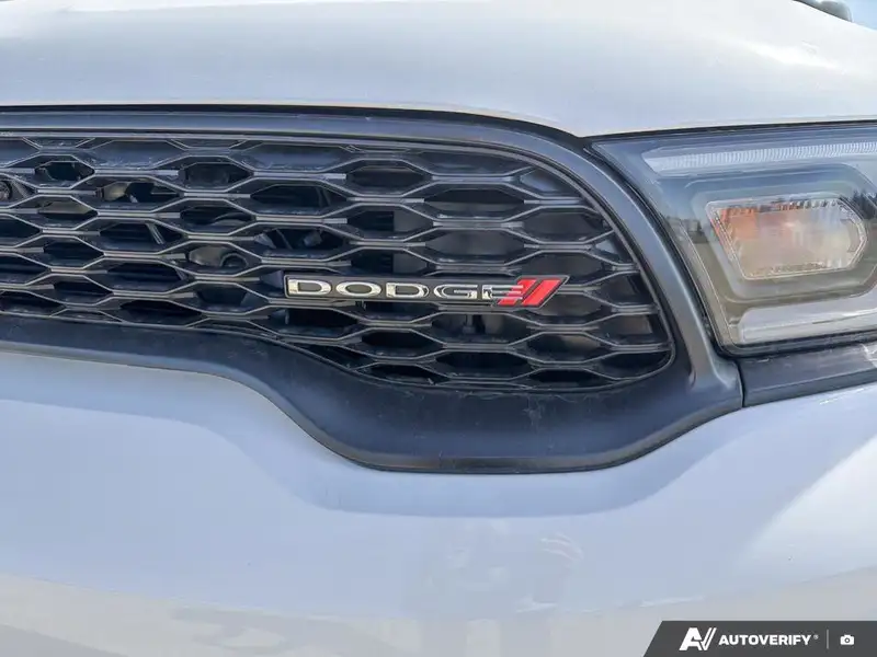 2026 Dodge Durango SXT, bílá, 11 km, dovoz Kanada — foto 11 z 12