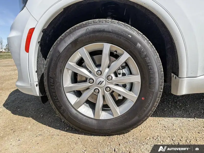 2026 Dodge Durango SXT, bílá, 11 km, dovoz Kanada — foto 9 z 12