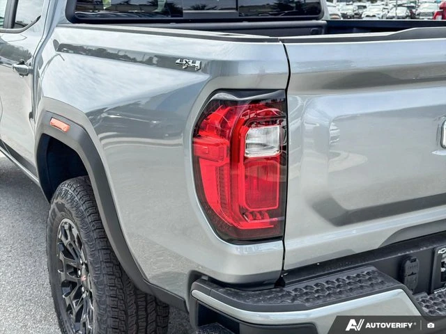 2026 GMC Canyon Elevation, šedá, 11 km, dovoz Kanada — foto 14 z 20