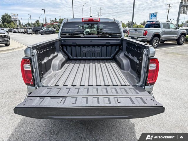 2026 GMC Canyon Elevation, šedá, 11 km, dovoz Kanada — foto 15 z 20