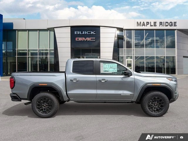 2026 GMC Canyon Elevation, šedá, 11 km, dovoz Kanada — foto 6 z 20