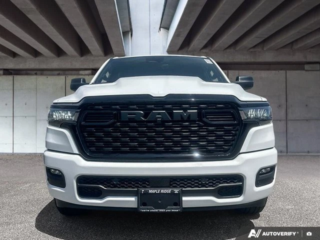 2026 RAM 1500 Express, bílá, 15 km, dovoz Kanada — foto 2 z 20