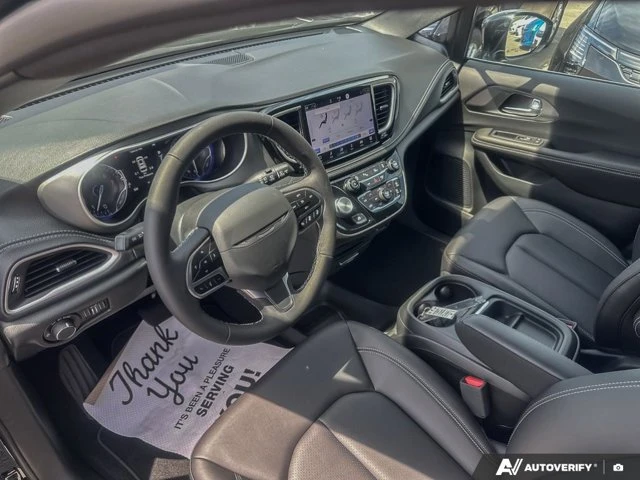 2027 Chrysler Pacifica Select, černá, 15 km, dovoz Kanada — foto 10 z 20