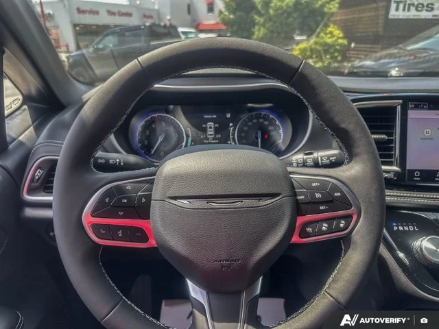 2027 Chrysler Pacifica Select, černá, 15 km, dovoz Kanada — foto 11 z 20