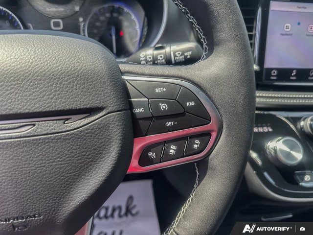 2027 Chrysler Pacifica Select, černá, 15 km, dovoz Kanada — foto 13 z 20