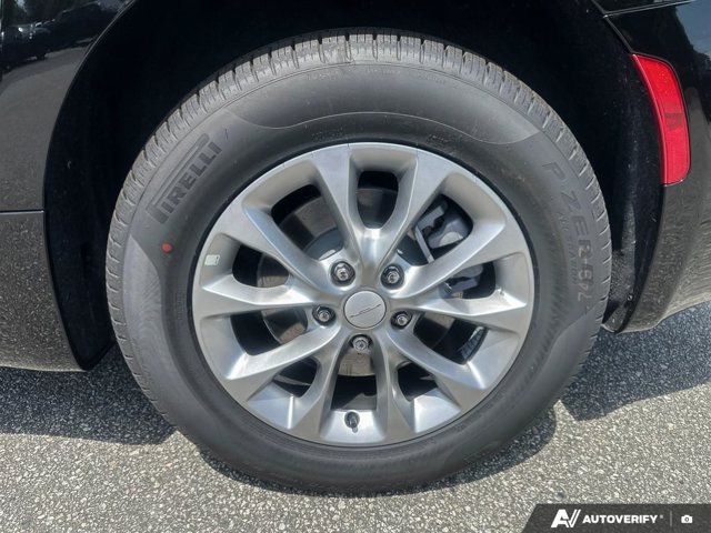 2027 Chrysler Pacifica Select, černá, 15 km, dovoz Kanada — foto 7 z 20