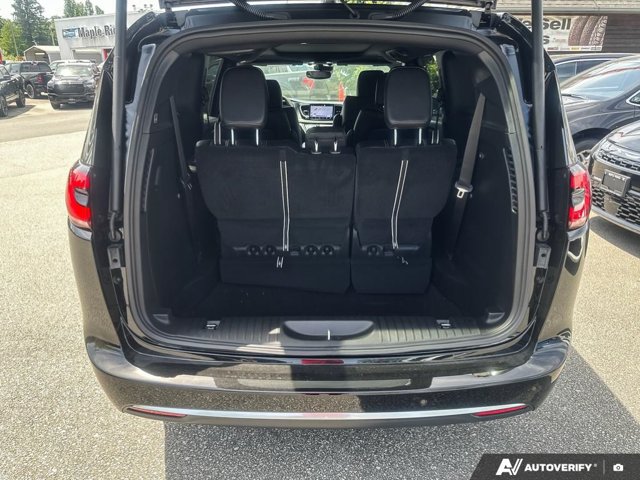 2027 Chrysler Pacifica Select, černá, 15 km, dovoz Kanada — foto 9 z 20