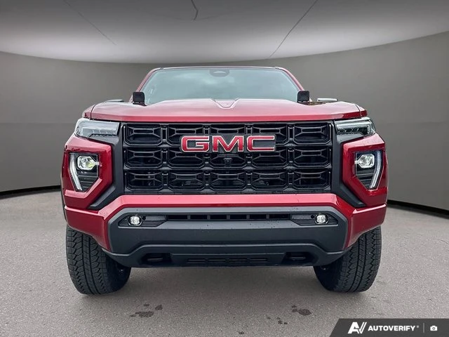 2026 GMC Canyon Elevation, červená, 52 km, dovoz Kanada — foto 8 z 20