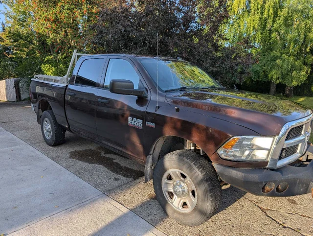 2015 Dodge Ram2500, 207 000 km, dovoz Kanada — foto 4 z 5