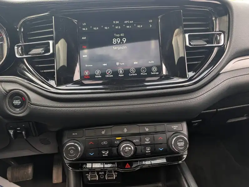 2024 Dodge Durango SXT, šedá, 60 009 km, dovoz Kanada — foto 10 z 12