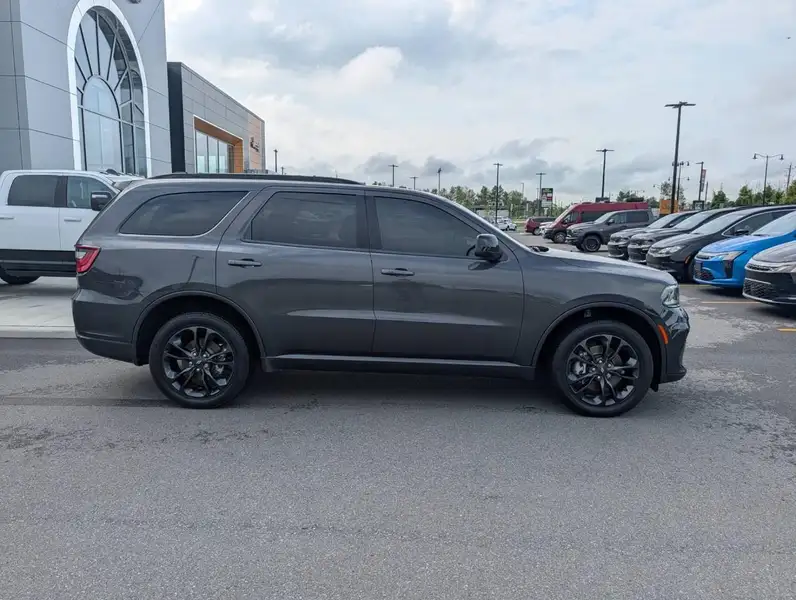 2024 Dodge Durango SXT, šedá, 60 009 km, dovoz Kanada — foto 3 z 12