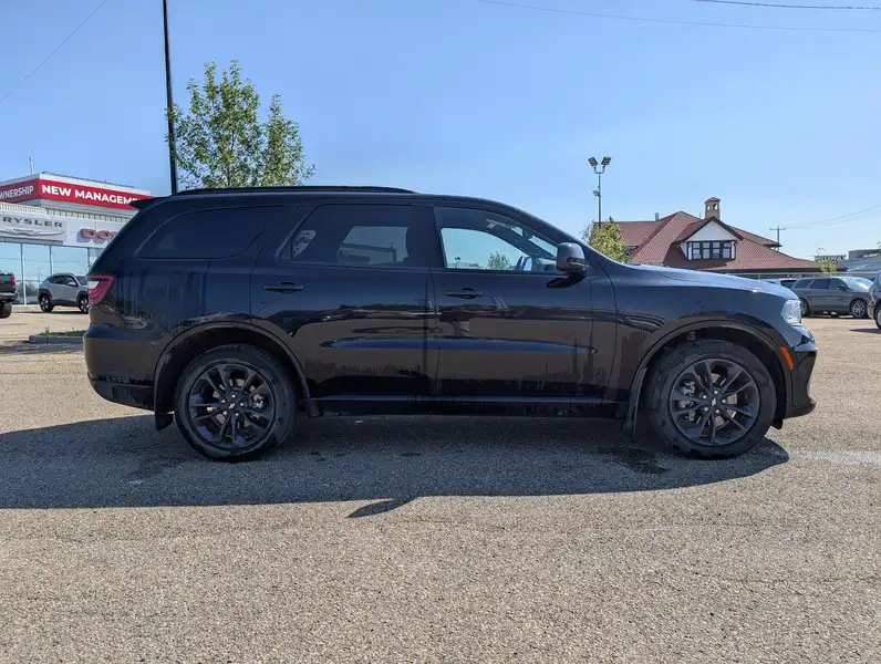 2025 Dodge Durango GT, černá, 4 084 km, dovoz Kanada — foto 8 z 12