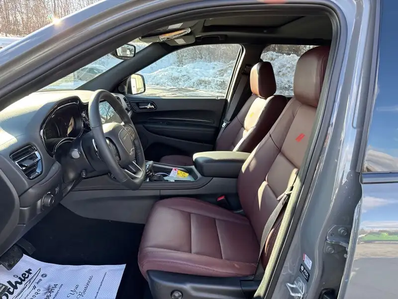 2026 Dodge Durango GT Plus, šedá, 4 700 km, dovoz Kanada — foto 9 z 12