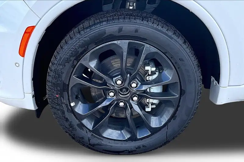2026 Dodge Durango, bílá, 25 km, dovoz Kanada — foto 12 z 12