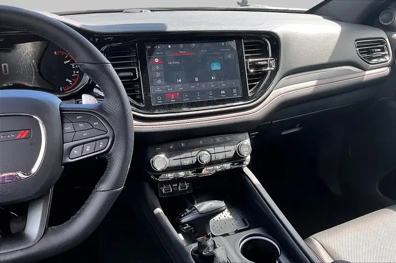 2026 Dodge Durango, bílá, 25 km, dovoz Kanada — foto 7 z 12