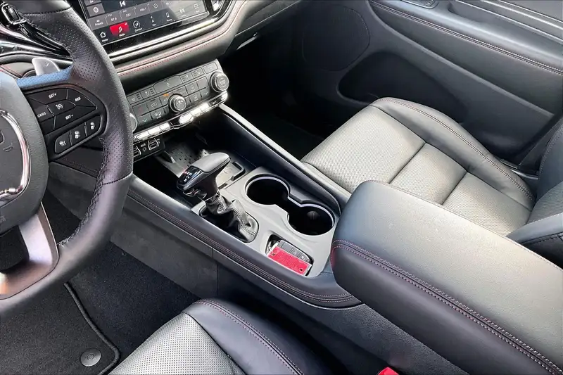 2026 Dodge Durango, bílá, 25 km, dovoz Kanada — foto 8 z 12