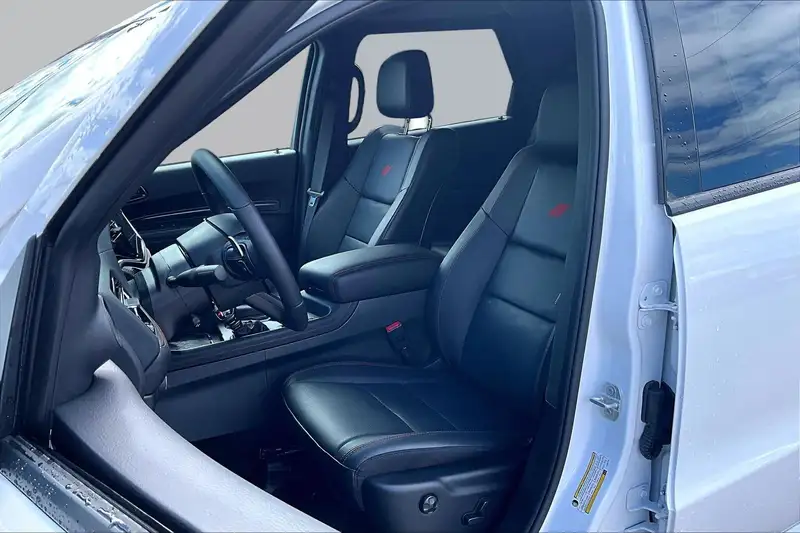 2026 Dodge Durango, bílá, 25 km, dovoz Kanada — foto 9 z 12