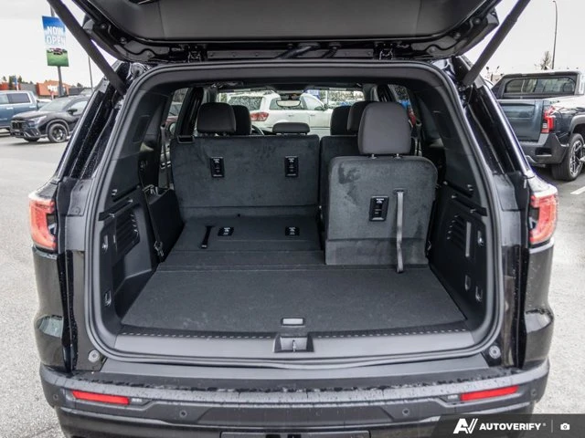 2026 GMC Acadia Elevation, černá, 7 km, dovoz Kanada — foto 12 z 20