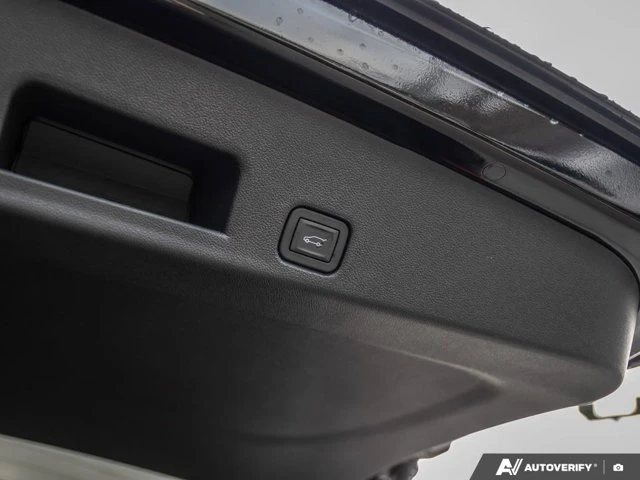 2026 GMC Acadia Elevation, černá, 7 km, dovoz Kanada — foto 13 z 20