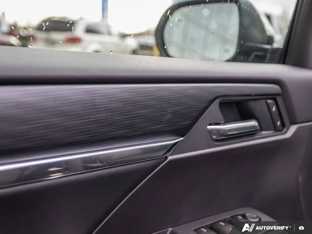 2026 GMC Acadia Elevation, černá, 7 km, dovoz Kanada — foto 15 z 20
