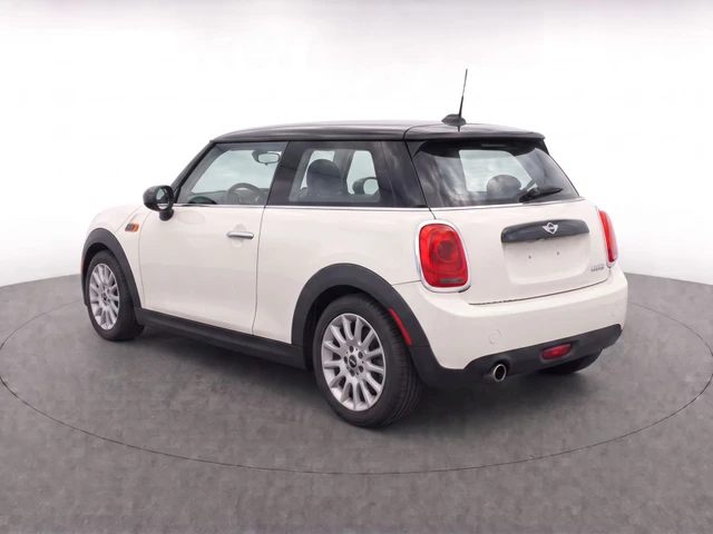 2016 MINI Cooper Hardtop Base, bílá, 110 032 km, dovoz Kanada — foto 4 z 5
