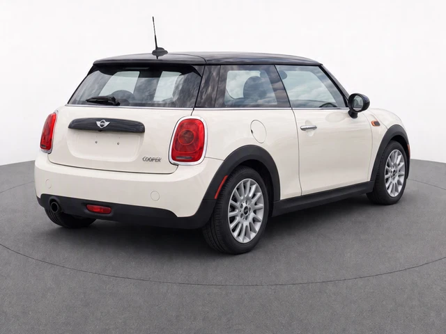 2016 MINI Cooper Hardtop Base, bílá, 110 032 km, dovoz Kanada — foto 5 z 5