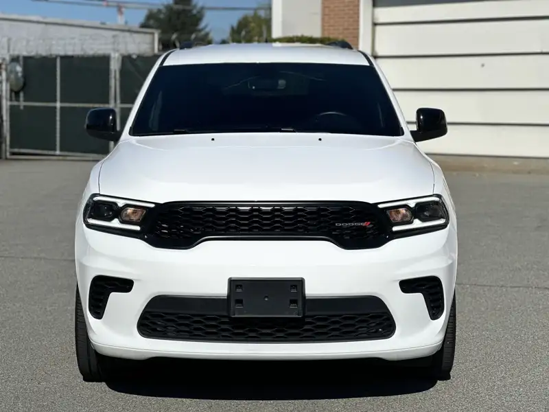 2025 Dodge Durango GT, bílá, 25 463 km, dovoz Kanada — foto 2 z 12