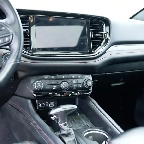 2025 Dodge Durango RT AWD, černá, 85 400 km, dovoz Kanada — foto 9 z 12