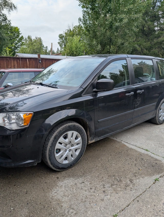 2017 Dodge Caravan, černá, 96 000 km, dovoz Kanada — foto 4 z 5