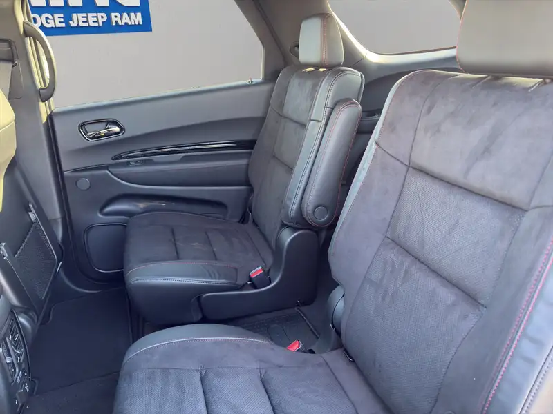 2026 Dodge Durango GT Plus, šedá, dovoz Kanada — foto 11 z 12