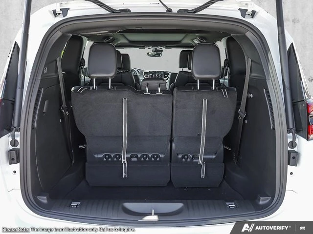 2027 Chrysler Pacifica Select, bílá, dovoz Kanada — foto 8 z 20