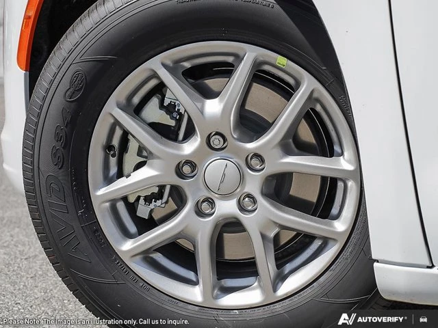 2027 Chrysler Pacifica Select, bílá, dovoz Kanada — foto 9 z 20