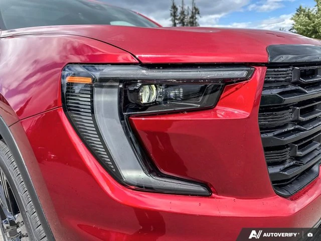 2026 GMC Acadia Elevation, červená, 15 km, dovoz Kanada — foto 11 z 20
