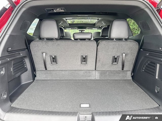 2026 GMC Acadia Elevation, červená, 15 km, dovoz Kanada — foto 15 z 20