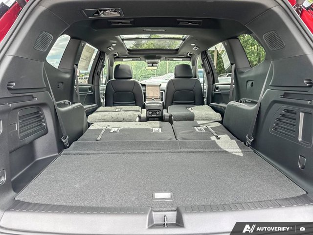 2026 GMC Acadia Elevation, červená, 15 km, dovoz Kanada — foto 16 z 20
