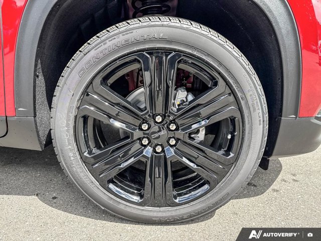 2026 GMC Acadia Elevation, červená, 15 km, dovoz Kanada — foto 9 z 20
