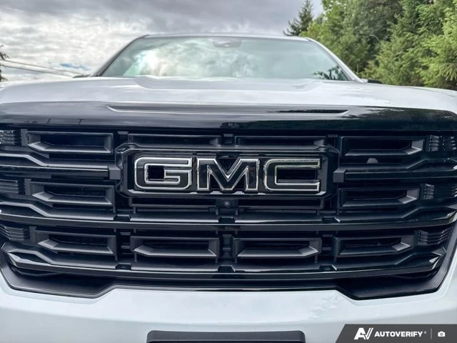 2026 GMC Acadia Elevation, bílá, 15 km, dovoz Kanada — foto 12 z 20