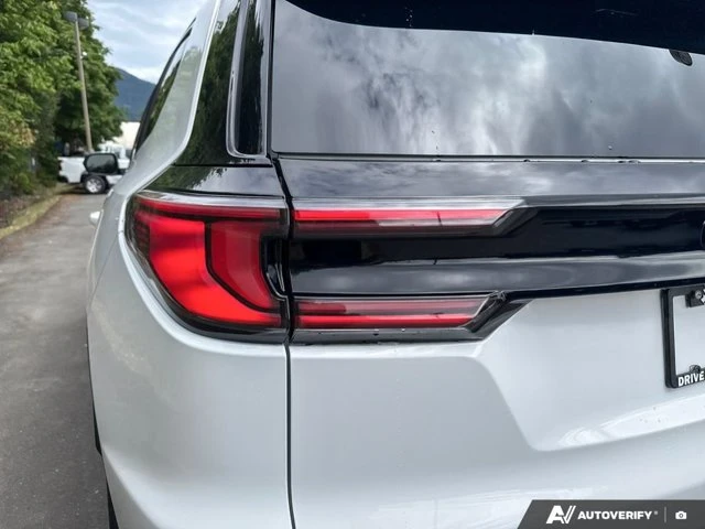 2026 GMC Acadia Elevation, bílá, 15 km, dovoz Kanada — foto 14 z 20