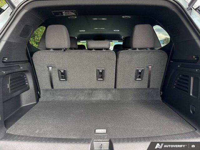 2026 GMC Acadia Elevation, bílá, 15 km, dovoz Kanada — foto 15 z 20
