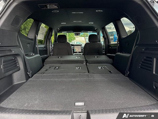 2026 GMC Acadia Elevation, bílá, 15 km, dovoz Kanada — foto 16 z 20