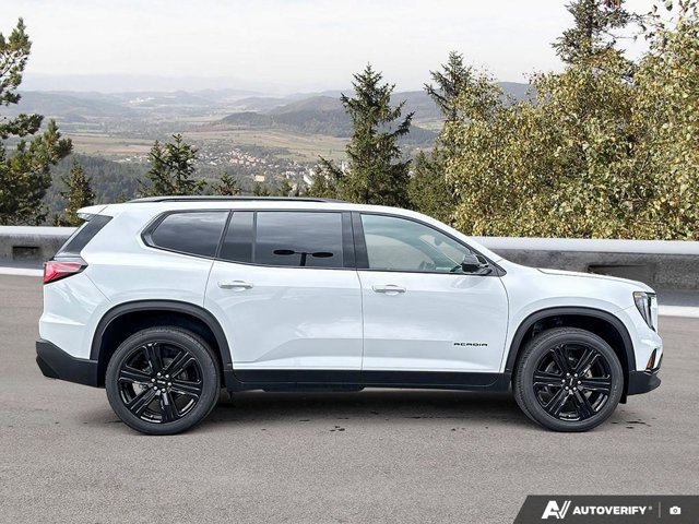 2026 GMC Acadia Elevation, bílá, 15 km, dovoz Kanada — foto 6 z 20
