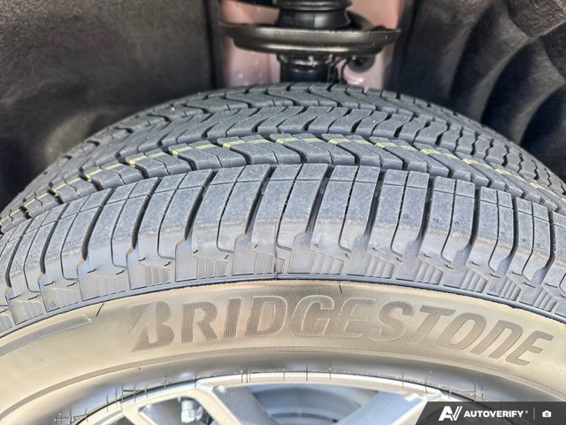 2026 GMC Acadia Elevation, červená, 15 km, dovoz Kanada — foto 10 z 20