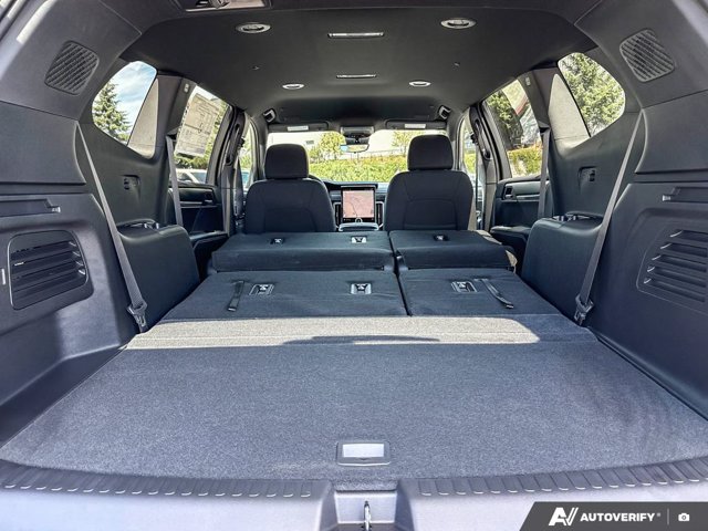 2026 GMC Acadia Elevation, červená, 15 km, dovoz Kanada — foto 16 z 20