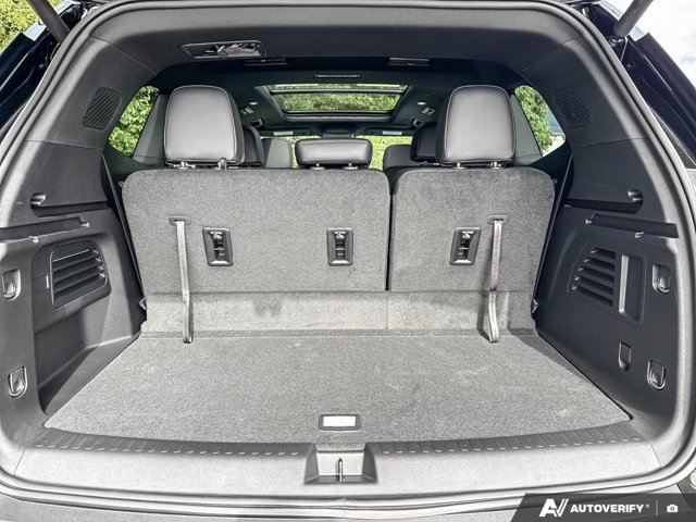 2026 GMC Acadia Elevation, černá, 15 km, dovoz Kanada — foto 15 z 20