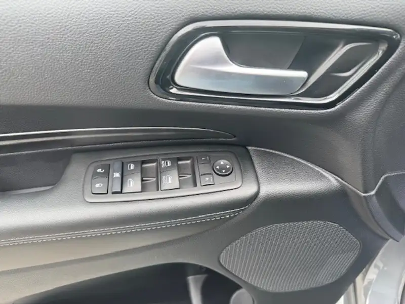2024 Dodge Durango SXT, šedá, 23 465 km, dovoz Kanada — foto 7 z 12