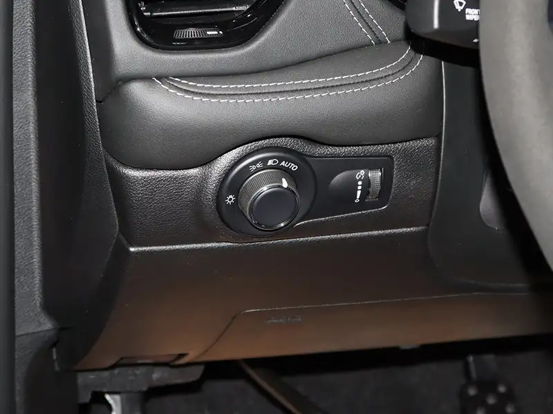 2026 Dodge Durango SRT Hellcat Jailbreak, černá, 6 298 km, dovoz Kanada — foto 8 z 12