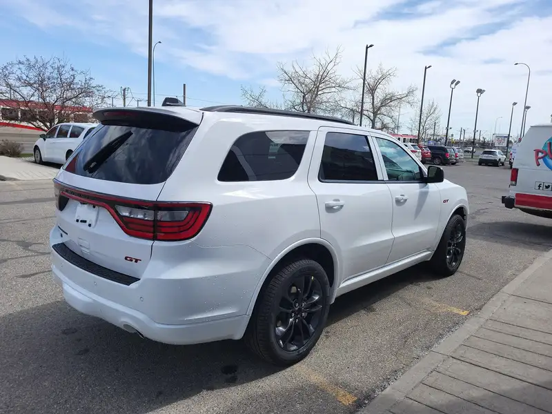 2026 Dodge Durango GT Plus, bílá, 7 622 km, dovoz Kanada — foto 4 z 12